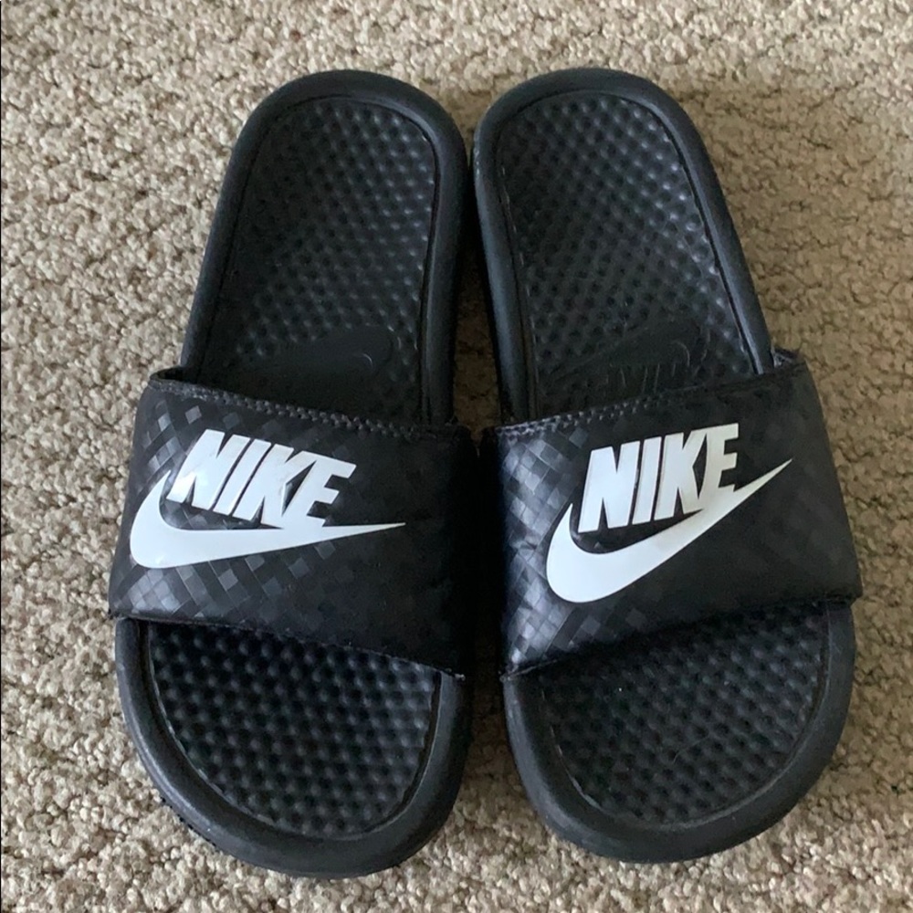 Women’s Nike slides size 7.5